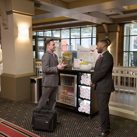 Crowne Plaza Indianapolis-Dwtn-Union Stn By Ihg Hotell Exteriör bild